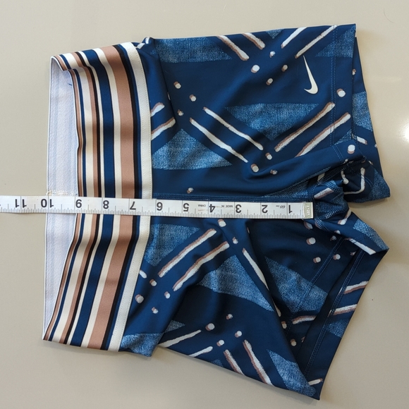 Nike gym shorts Sz small - Picture 6 of 7